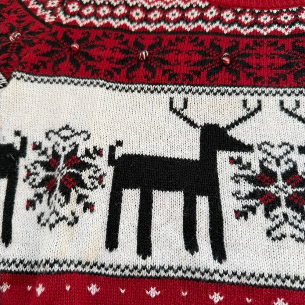 Shrinking Violet Red and White Knit Sweater - Picture 3 of 3